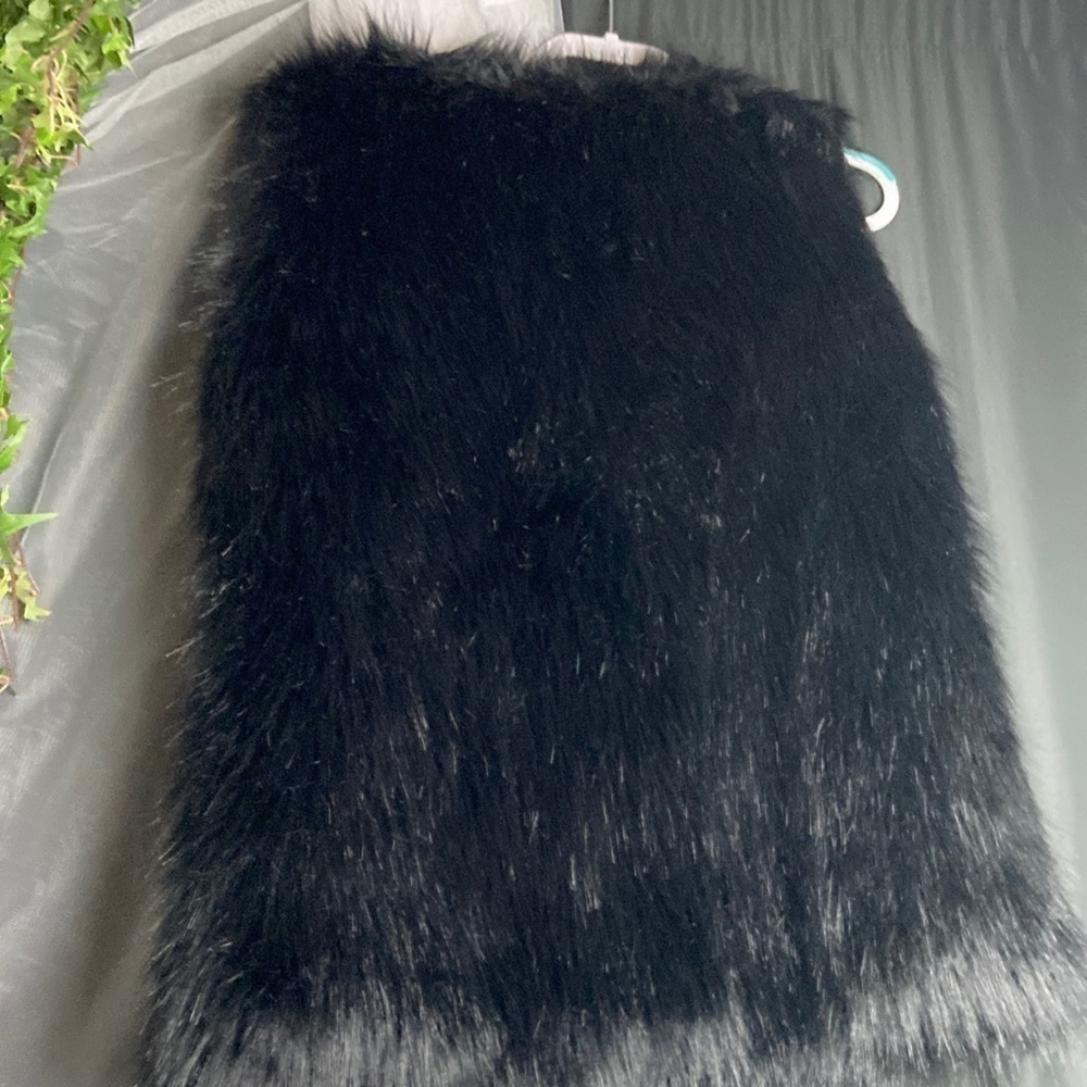 NWT B boutique by Evergreen Faux Fur Vest & Scarf
💕 - Picture 5 of 11